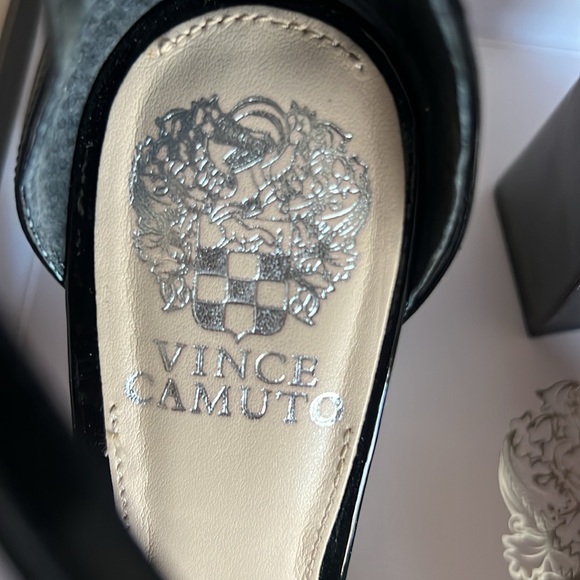 VINCE CAMUTO block heels. Size 7 - Picture 4 of 7